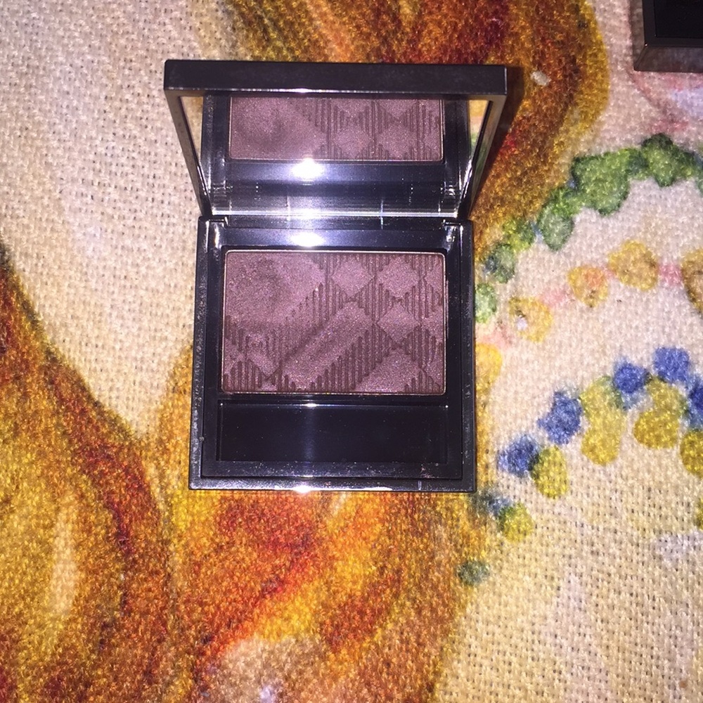 Burberry Eyeshadow number 24 Mulberry